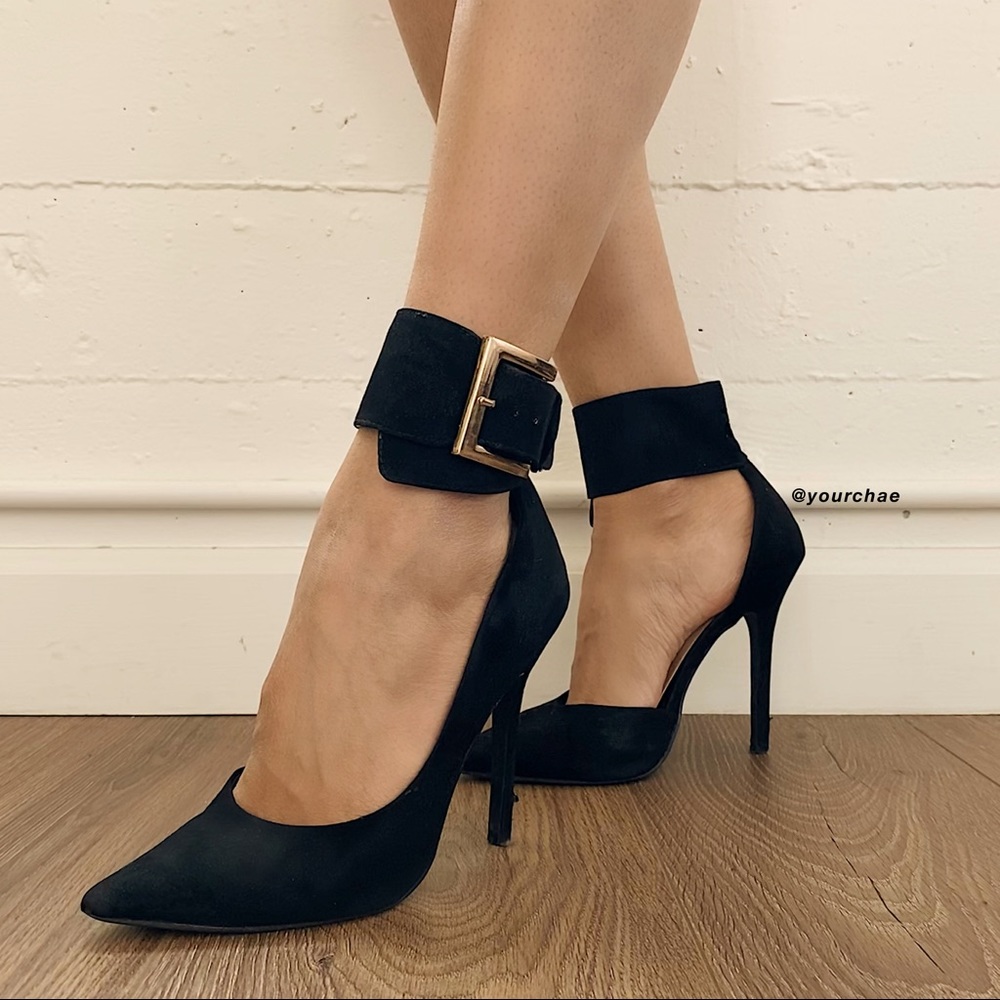 GOLD BUCKLE HEELS